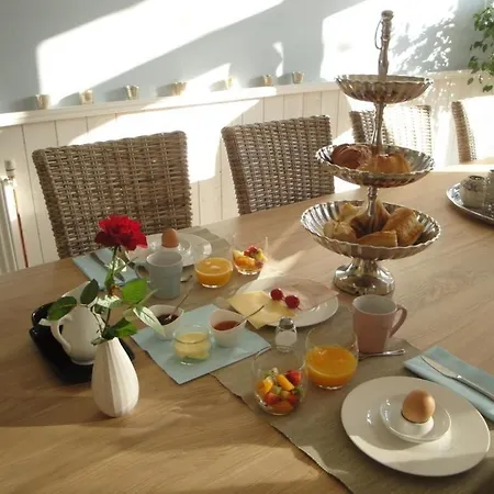 La Maison Du Chevalier - Et Tables D'hotes (adults Only) Bed & Breakfast 3*